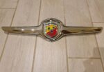 Fregio anteriore Abarth in metallo cromato Fiat 500 L/R mod chiusa
